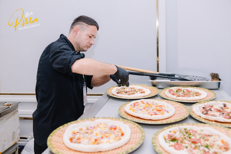 đầu bếp châu Âu tại Pisa Pizza